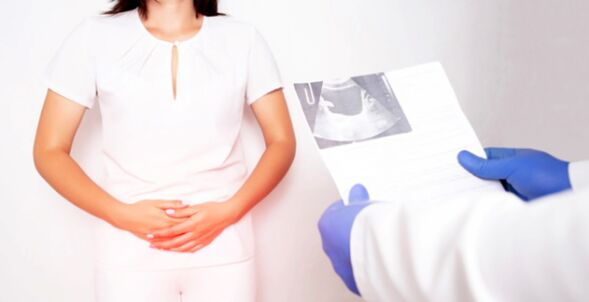 Kobieta z bakteryjnym zapaleniem pęcherza moczowego zdiagnozowana przez lekarza